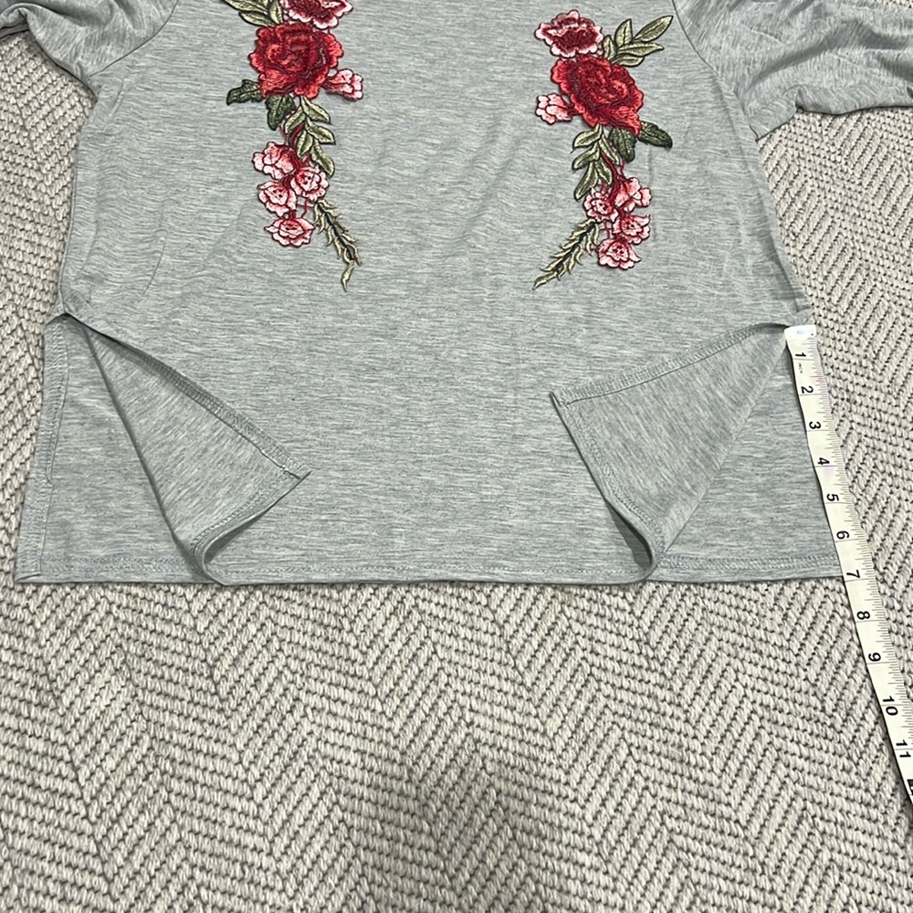 Boohoo Gray Long Sleeve Top with Floral Embroidery - Picture 5 of 6